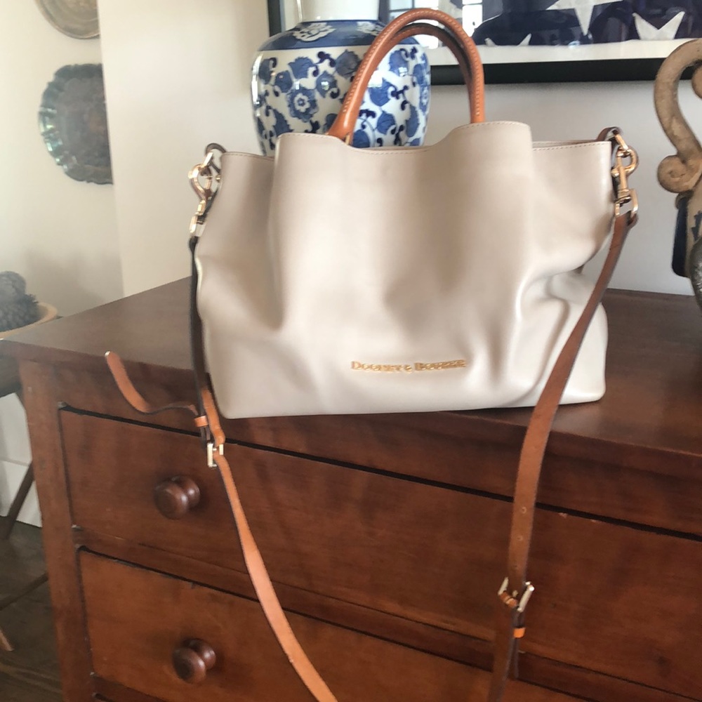 Dooney&Bourke Large City Barlow Bag in Taupe.